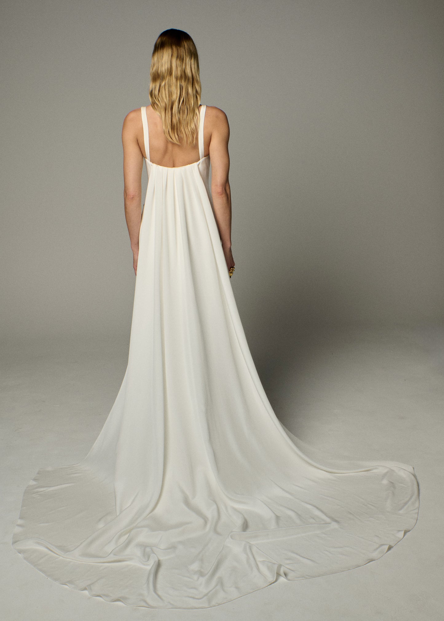 STYLE 152 // DETACHABLE SILK WATTEAU TRAIN