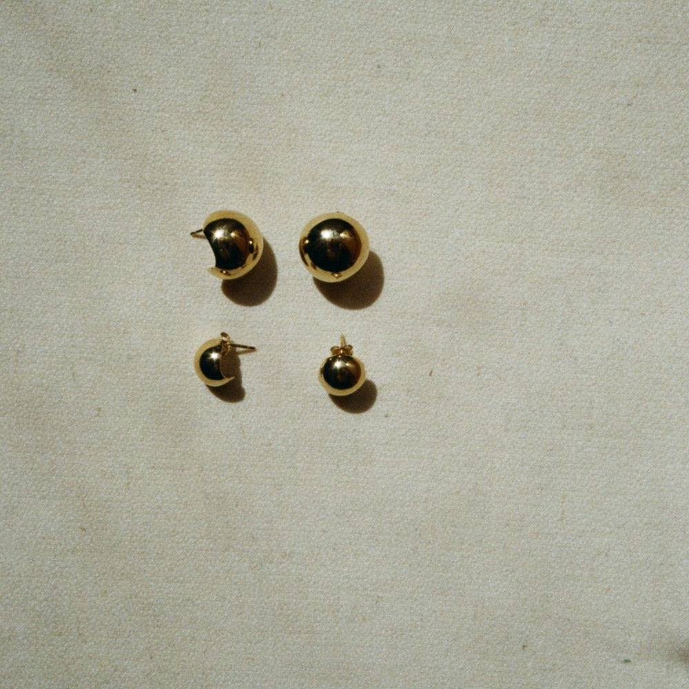 Boule gold stud earrings