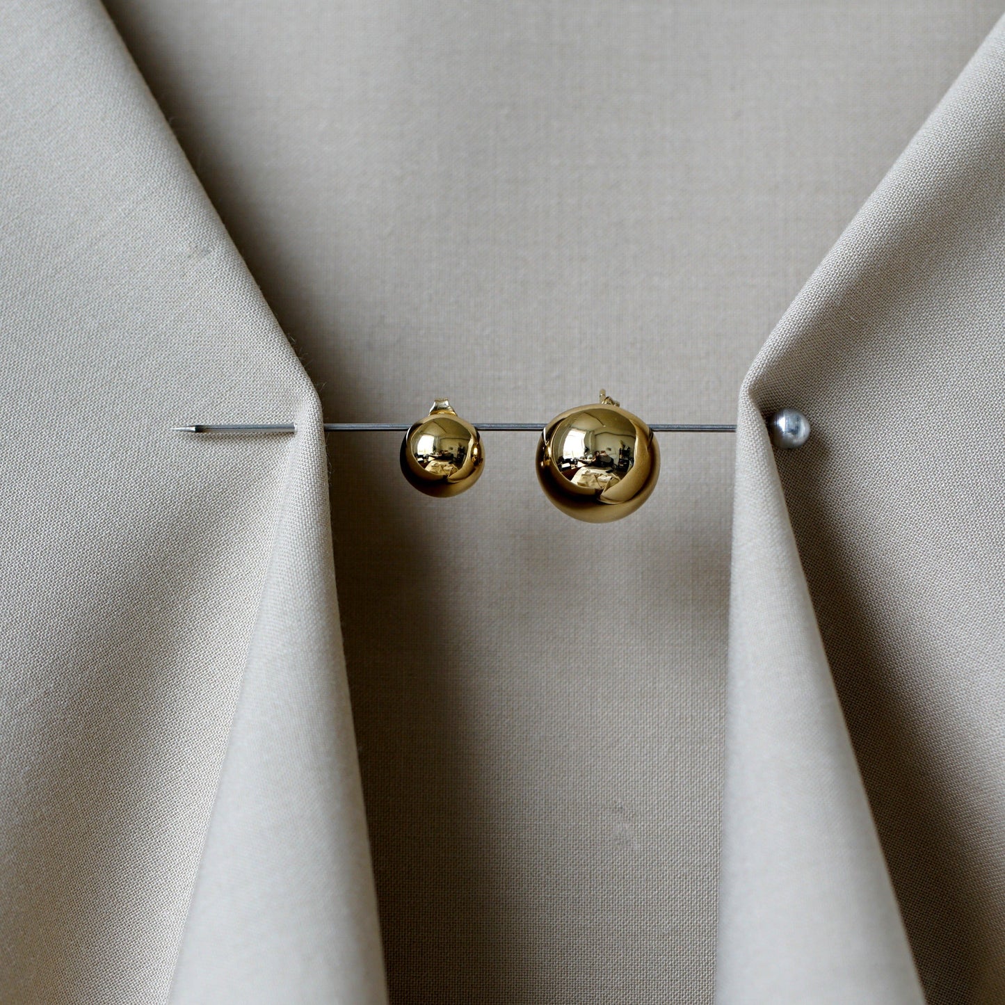 OTIUMBERG // BOULE STUD EARRINGS