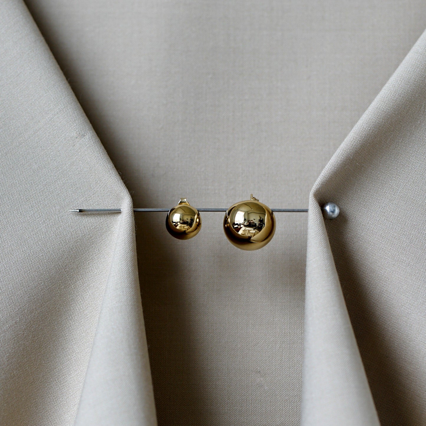 OTIUMBERG // SMALL BOULE STUD EARRINGS