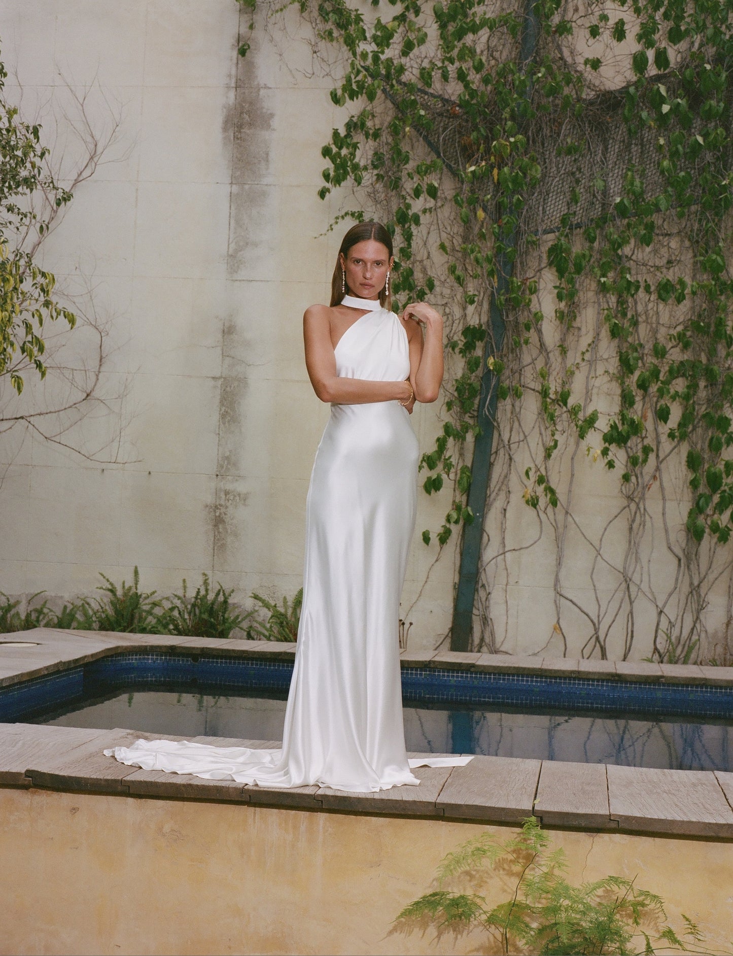 STYLE 016 // ONE SHOULDER HALTER WITH SASH AND SILK ORGANZA BACK DETAIL
