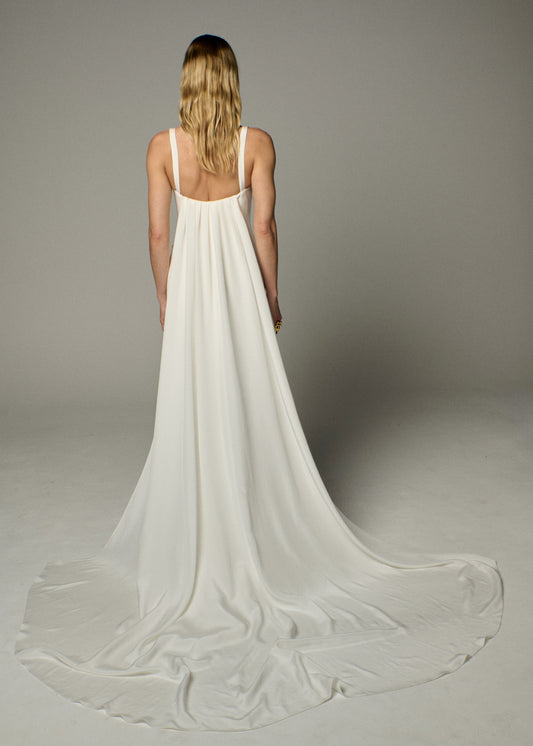 STYLE 152 // DETACHABLE SILK WATTEAU TRAIN