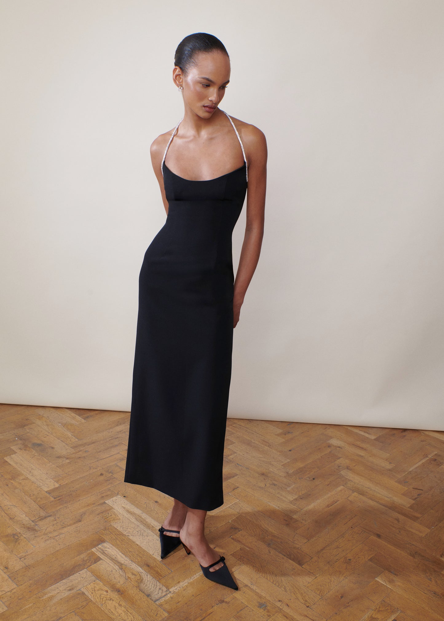 THE CURVE BETWEEN THE LINES DRESS IN BLACK THE OWN STUDIO THE CURVE BETWEEN THE LINES DRESS IN BLACK THE OWN STUDIO