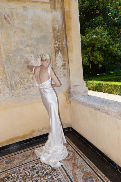 backless dress with pearls MINIMALIST PEARL SATIN FLUID DRESS