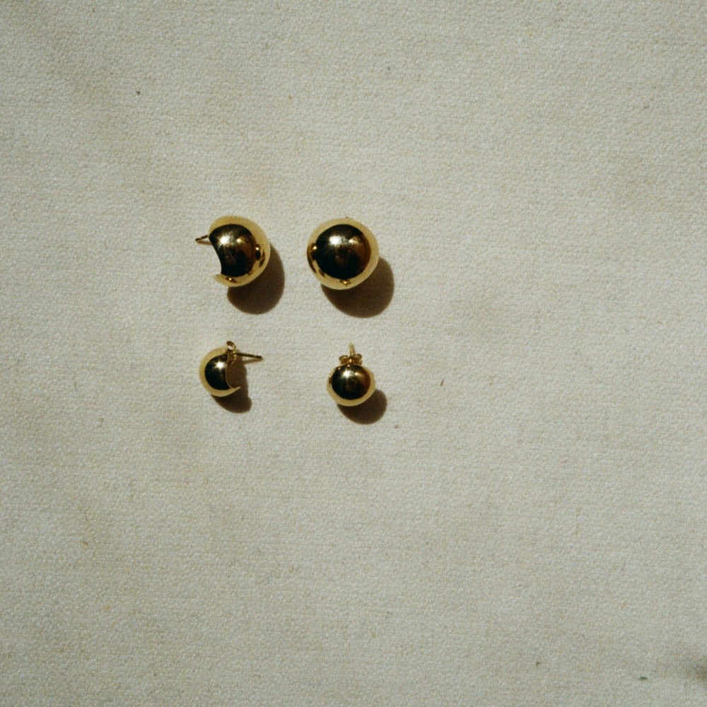 Boule gold stud earrings