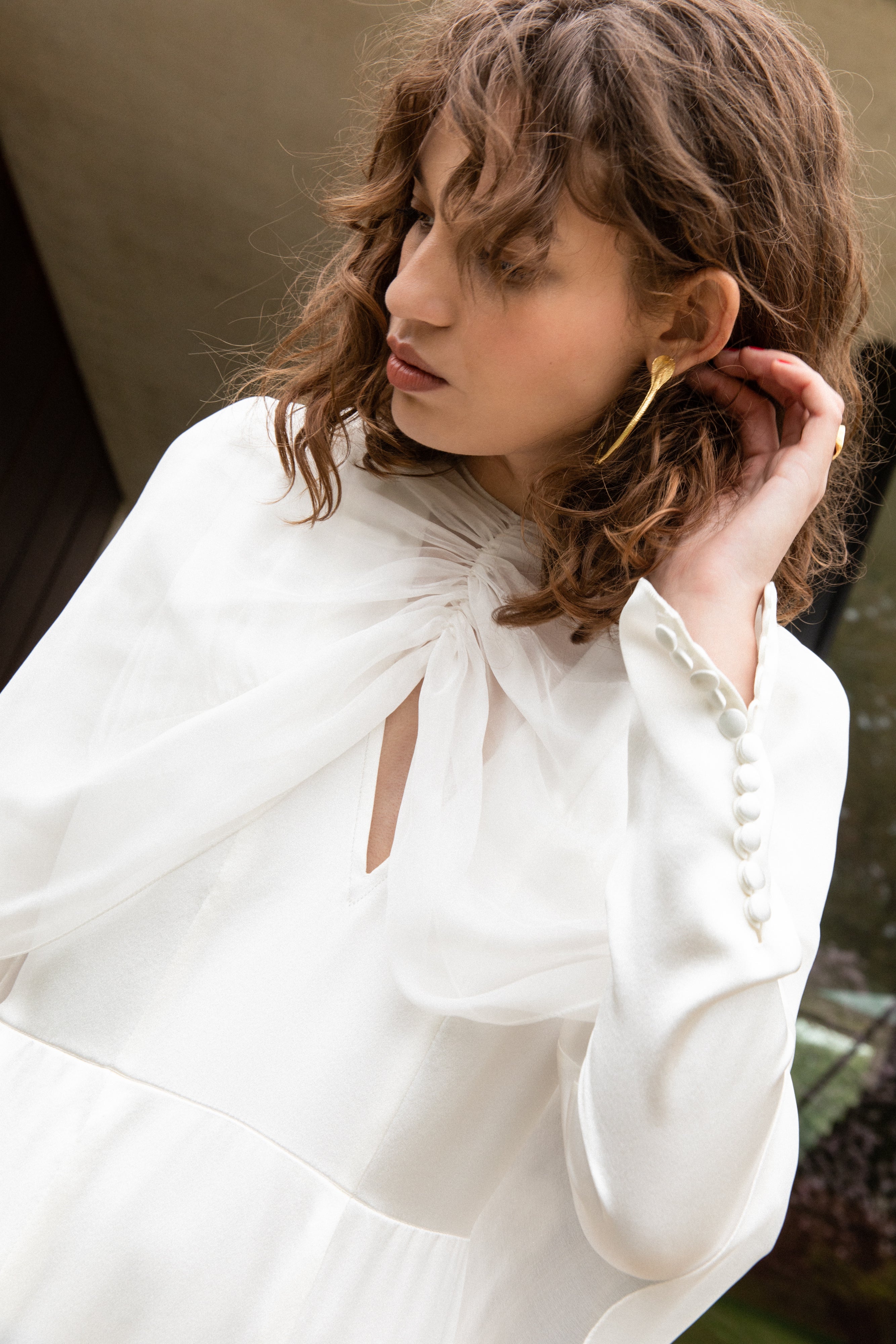 Load image into Gallery viewer, STYLE 037 // SILK CHIFFON CAPE