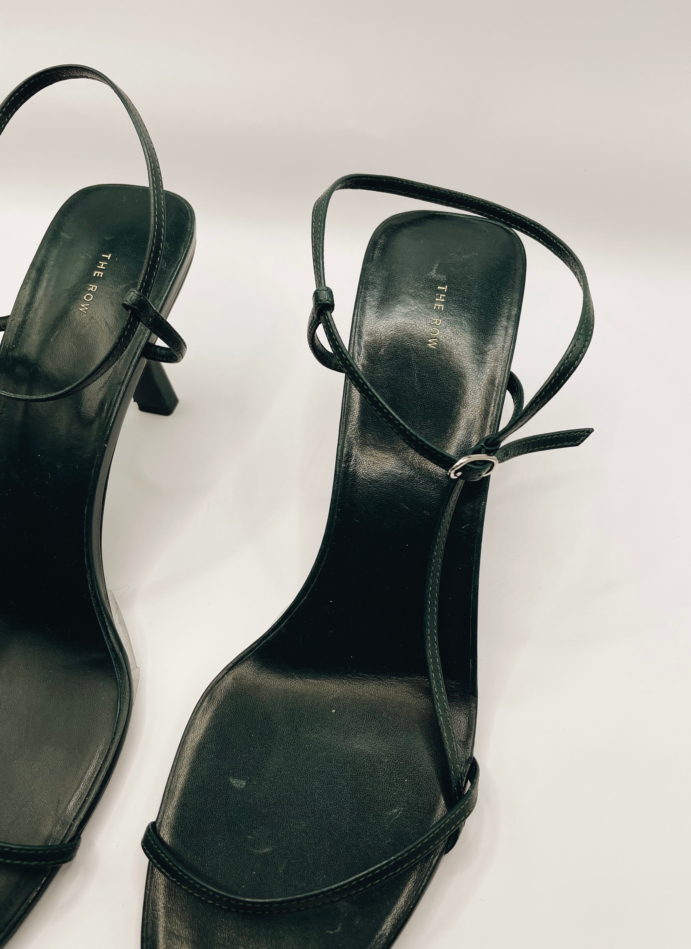 Load image into Gallery viewer, THE ROW BARE LEATHER SLING BACK SANDALS // SIZE 40