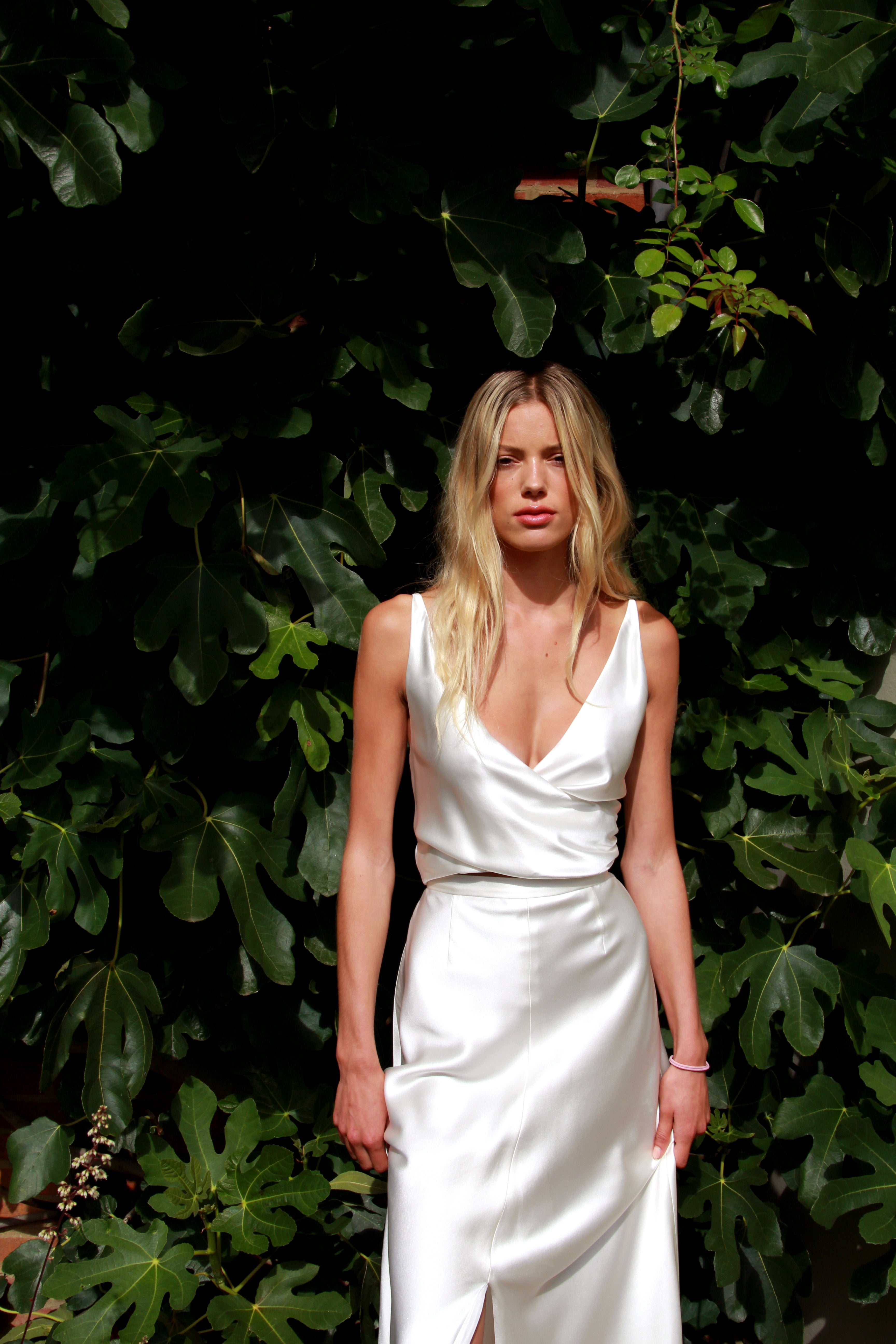 Load image into Gallery viewer, STYLE 031 // SILK SATIN WRAP CROP